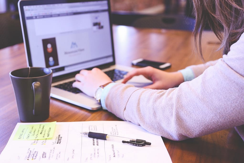 female content marketer working